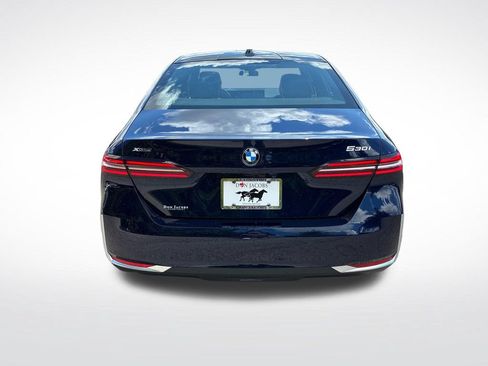 New 2026 BMW 530i xDrive w/ Premium Package AWD/4WD image 4