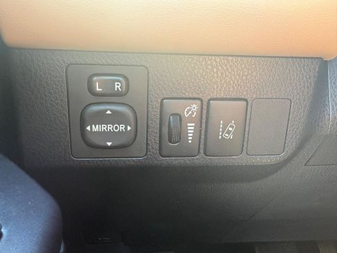Used 2017 Toyota RAV4 XLE FWD image 32
