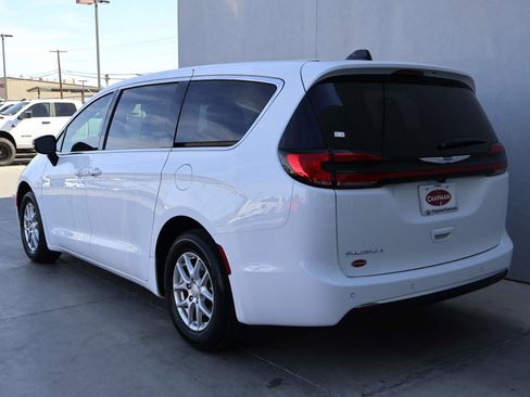 New 2026 Chrysler Pacifica Select FWD image 3