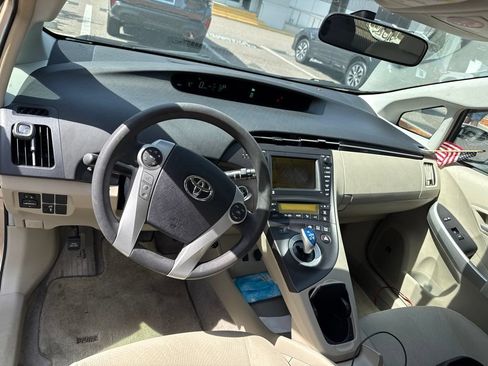 Used 2011 Toyota Prius Three w/ Navigation Pkg FWD image 6