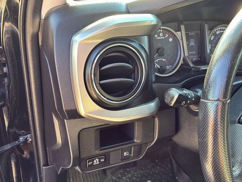 Used 2019 Toyota Tacoma SR5 AWD/4WD image 35