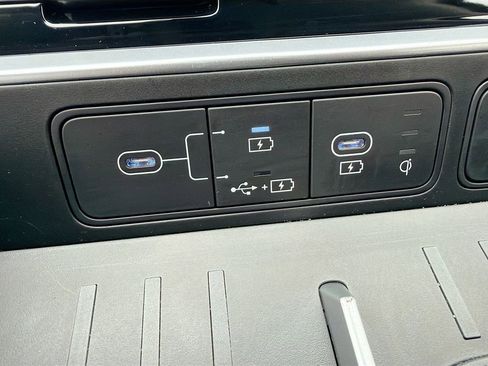 Used 2025 Hyundai Santa Fe Limited FWD image 32