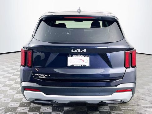 Used 2025 Kia Sorento LX FWD image 7