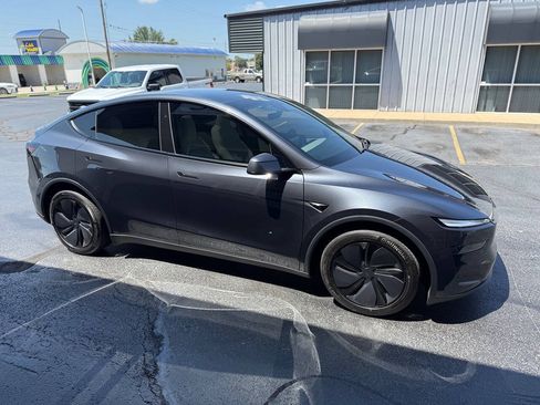 Used 2026 Tesla Model Y Long Range AWD/4WD image 7