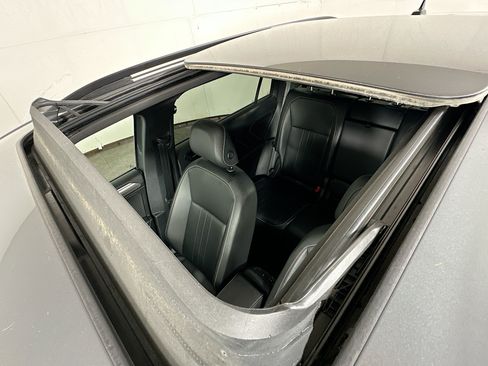 Certified 2022 Volkswagen Tiguan SE R-Line AWD/4WD image 20