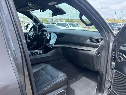 Used 2023 Jeep Wagoneer Series III w/ Preferred Equipment Group image 27