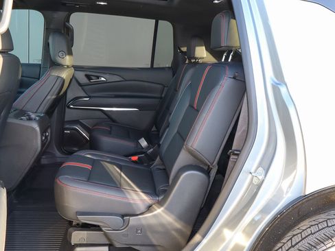 Used 2025 Chevrolet Traverse RS w/ LPO, Floor Liner Package image 8