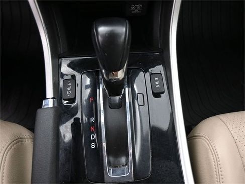 Used 2016 Honda Accord Touring image 3