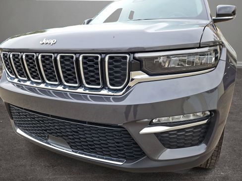 Used 2023 Jeep Grand Cherokee Limited image 34
