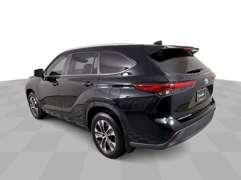 Used 2023 Toyota Highlander XLE image 42