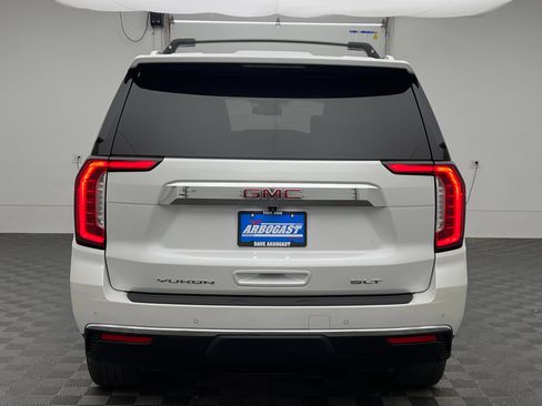 Used 2024 GMC Yukon SLT w/ SLT Luxury Package AWD/4WD image 9