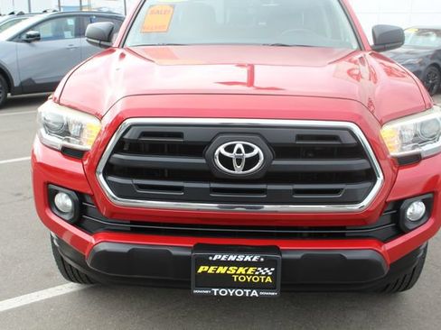 Used 2016 Toyota Tacoma SR5 w/ SR5 Appearance Package (SN) RWD image 4
