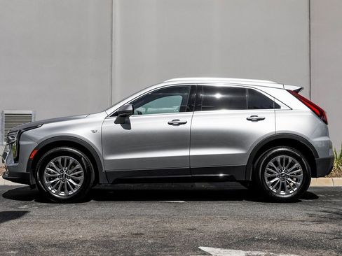 Used 2025 Cadillac XT4 Premium Luxury image 2