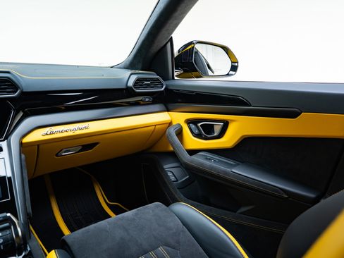 Used 2024 Lamborghini Urus S AWD/4WD image 38
