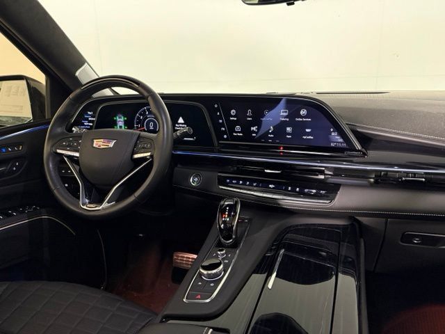 Used 2024 Cadillac Escalade ESV V AWD/4WD image 17