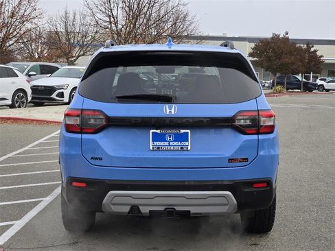 Certified 2025 Honda Pilot TrailSport image 5