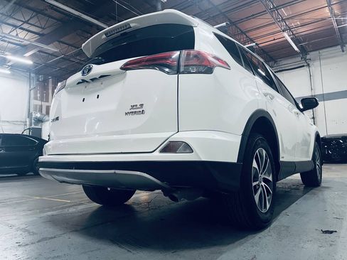 Used 2017 Toyota RAV4 XLE AWD/4WD image 8