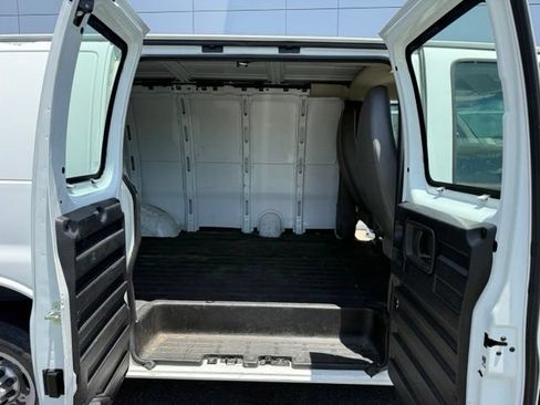 Used 2013 Chevrolet Express 2500 RWD image 19