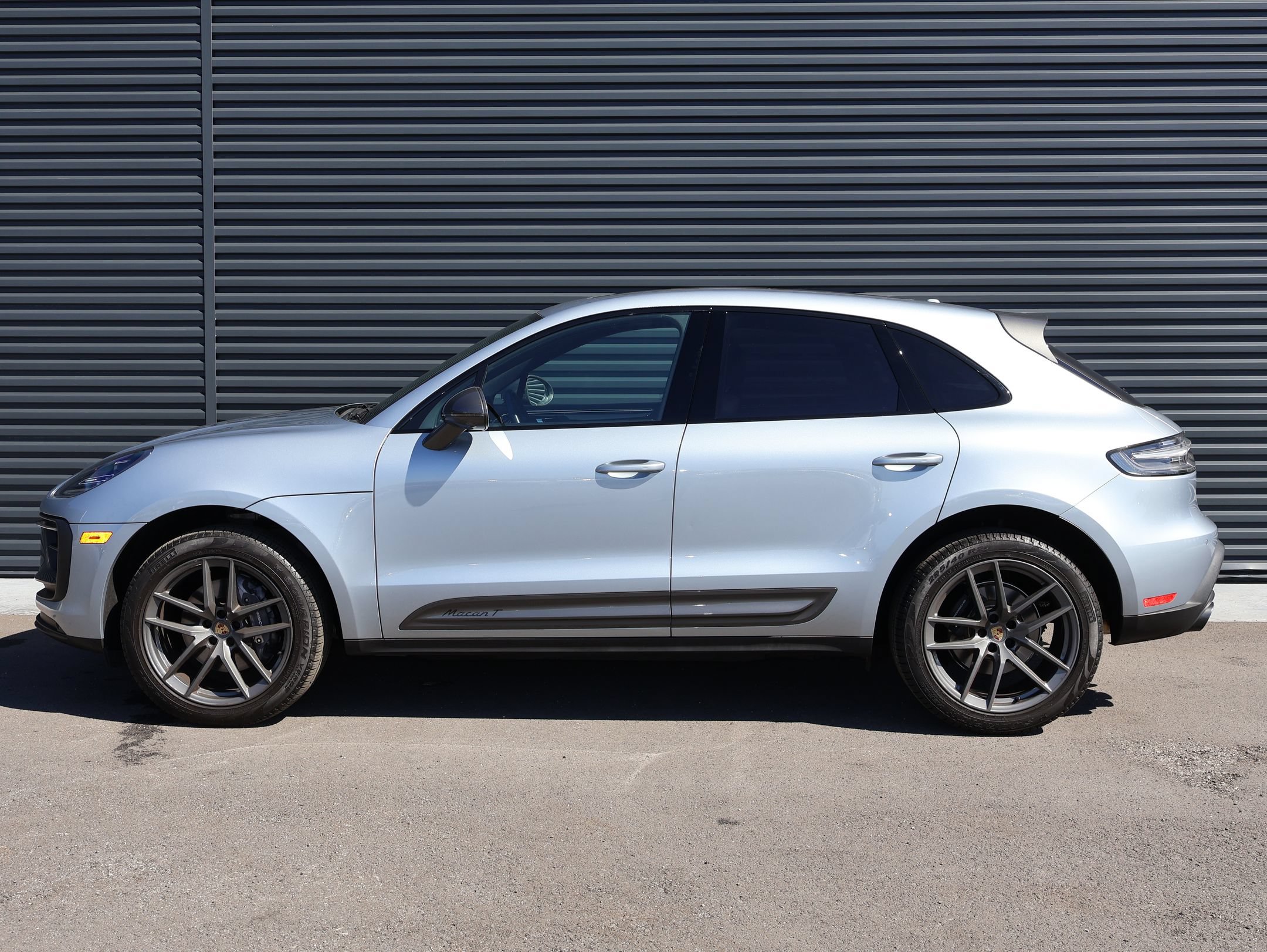 Used 2024 Porsche Macan Turbo AWD/4WD image 2