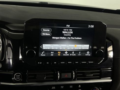 Used 2024 Nissan Pathfinder SL w/ Black Appearance Package image 17