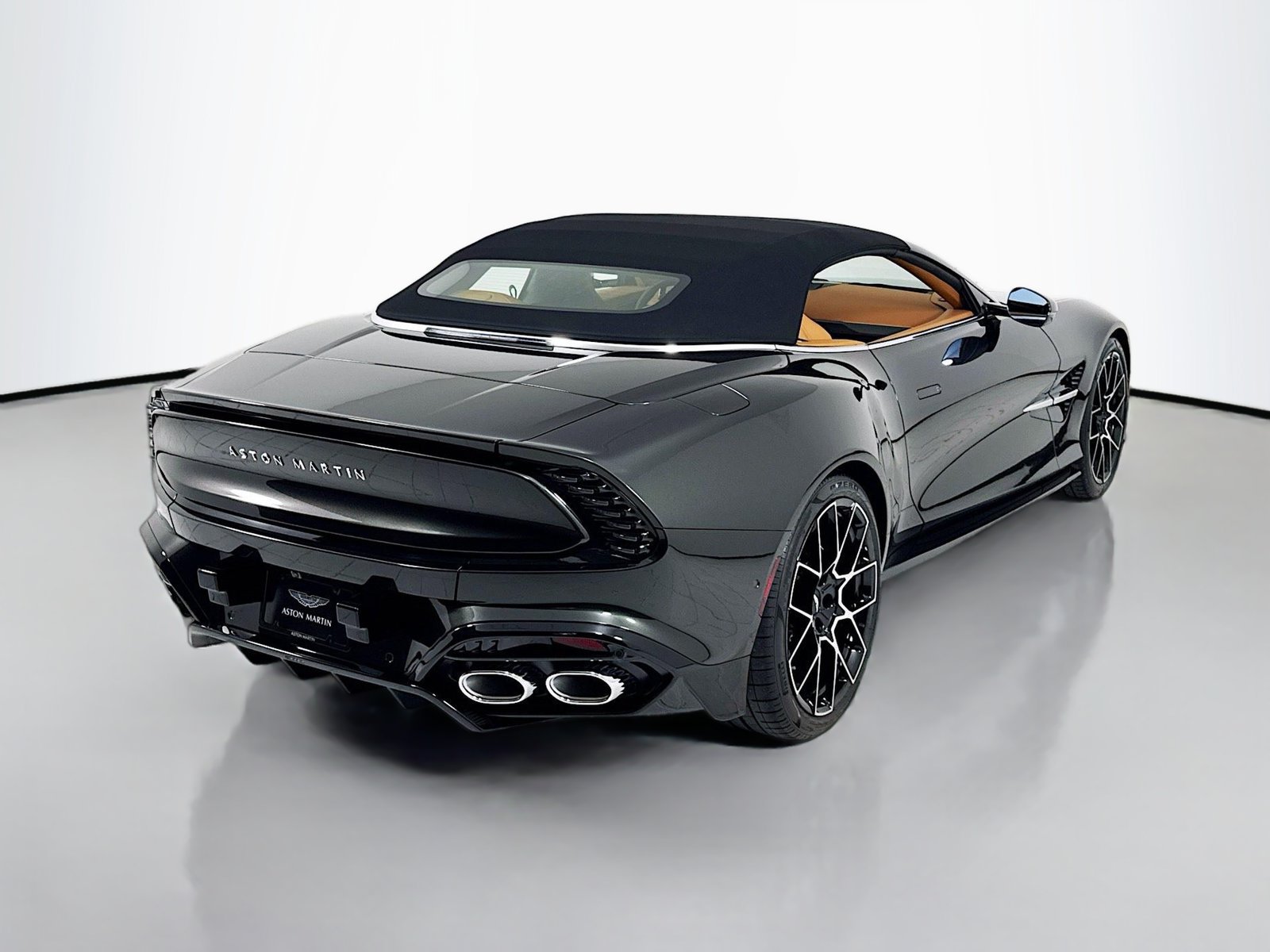 Used 2026 Aston Martin Vanquish Convertible RWD image 8