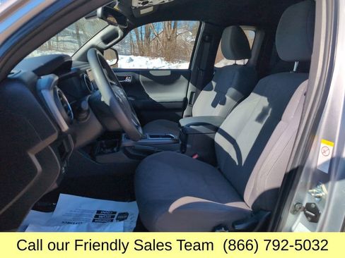Used 2018 Toyota Tacoma TRD Off-Road w/ Technology Package image 11
