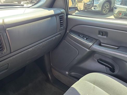 Used 2005 Chevrolet Silverado 1500 LS AWD/4WD image 32