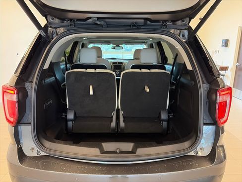 Certified 2017 Ford Explorer Platinum AWD/4WD image 10
