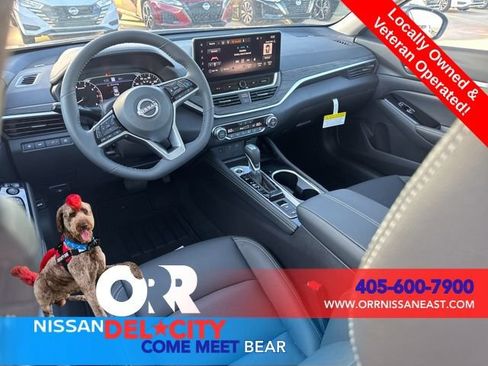 Used 2025 Nissan Altima 2.5 SL FWD image 11