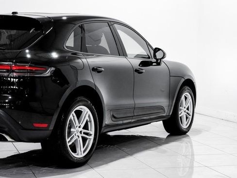 Used 2025 Porsche Macan image 11
