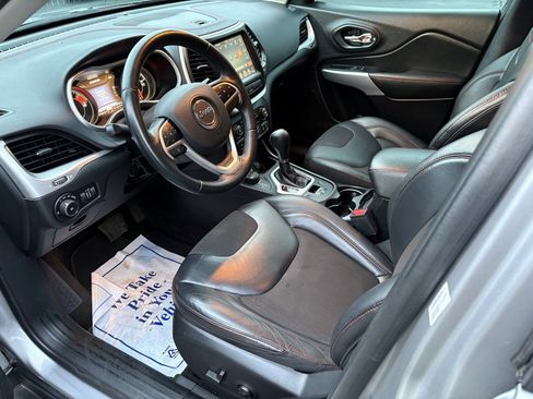 Used 2018 Jeep Cherokee Trailhawk image 10