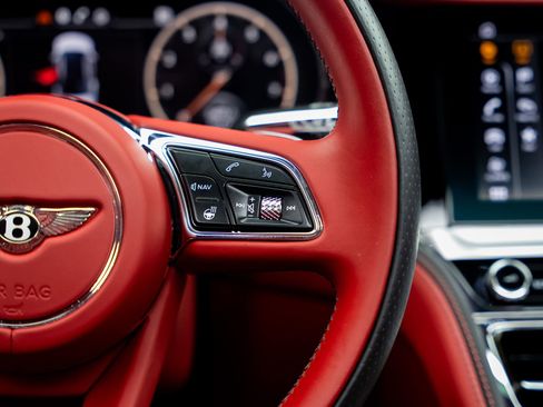 Used 2022 Bentley Flying Spur V8 image 45