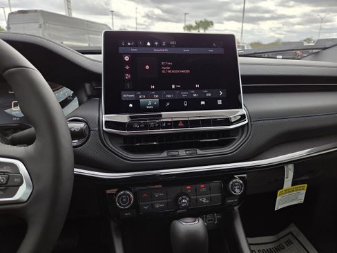 New 2026 Jeep Compass Latitude image 33