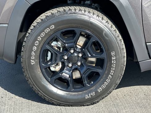 Used 2022 Jeep Cherokee Trailhawk w/ Trailer Tow Group AWD/4WD image 25