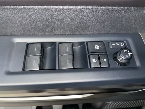 Used 2025 Toyota Sequoia SR5 image 22