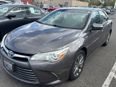 Used 2016 Toyota Camry XLE w/ Moonroof Package FWD image 9
