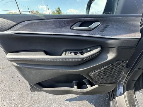 Used 2024 Jeep Grand Cherokee Limited image 22