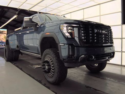 Used 2024 GMC Sierra 3500 Denali Ultimate AWD/4WD image 3