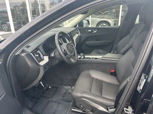 Certified 2025 Volvo XC60 B5 Plus AWD/4WD image 17