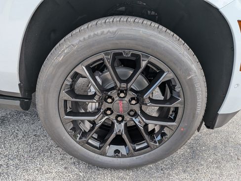 New 2026 GMC Yukon Denali w/ Denali Reserve Package AWD/4WD image 12
