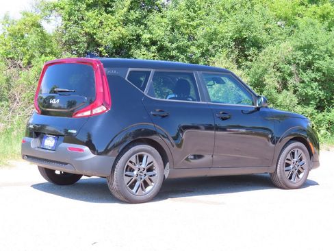 Certified 2022 Kia Soul EX FWD image 3