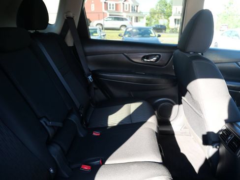 Used 2018 Nissan Rogue SV AWD/4WD image 30