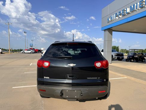 Used 2010 Chevrolet Traverse LT w/ Personal Connectivity Package FWD image 4