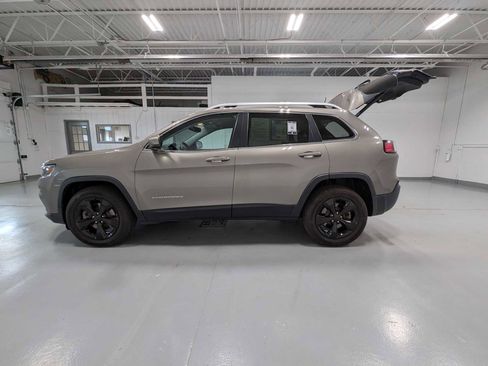Used 2019 Jeep Cherokee Limited AWD/4WD image 17