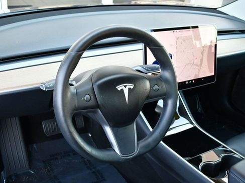 Used 2018 Tesla Model 3 Mid Range image 47