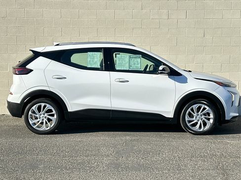 Used 2022 Chevrolet Bolt EUV LT image 3