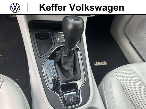 Used 2019 Jeep Cherokee Limited FWD image 20