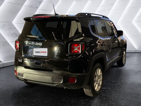 Used 2023 Jeep Renegade Latitude w/ Premium Group image 4