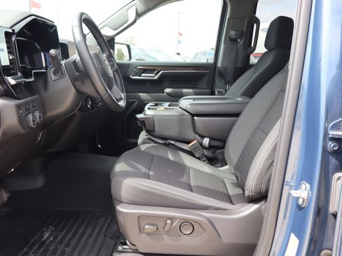 Used 2024 Chevrolet Silverado 1500 LT AWD/4WD image 10