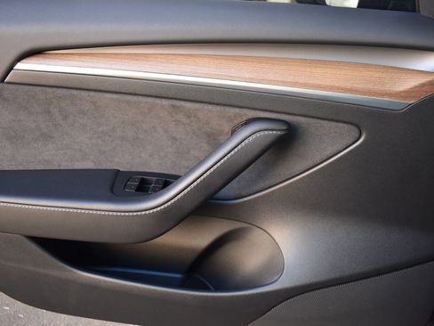 Used 2023 Tesla Model 3 Standard Range image 22